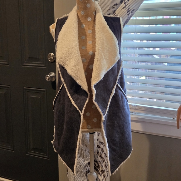 Marlow Faux Shearling Vest - Picture 5 of 7